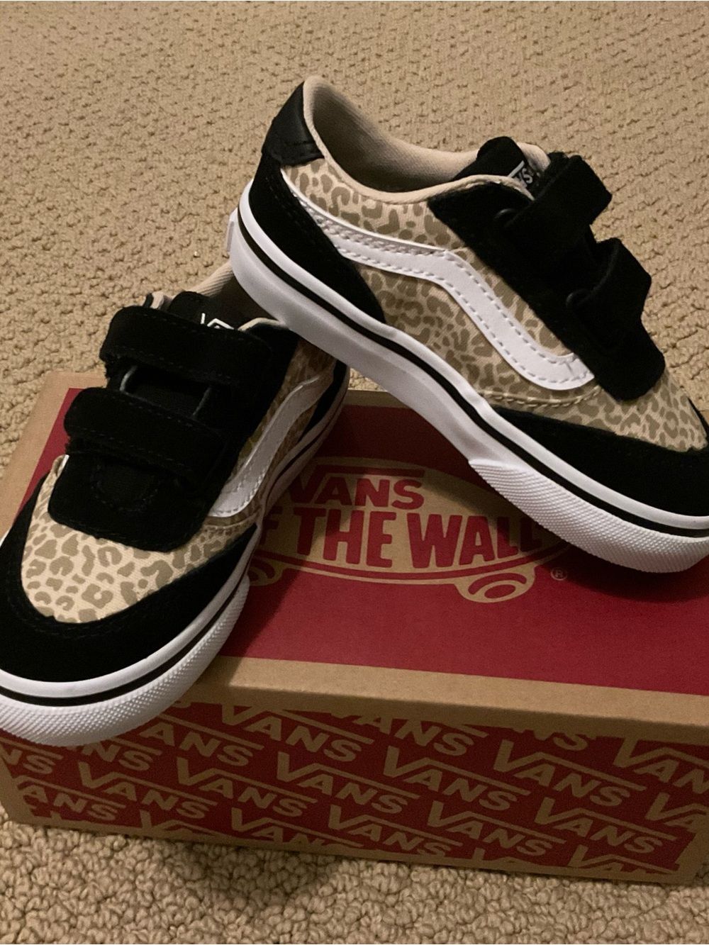 NIB Vans Kids Old Skool Sneakers Size 8